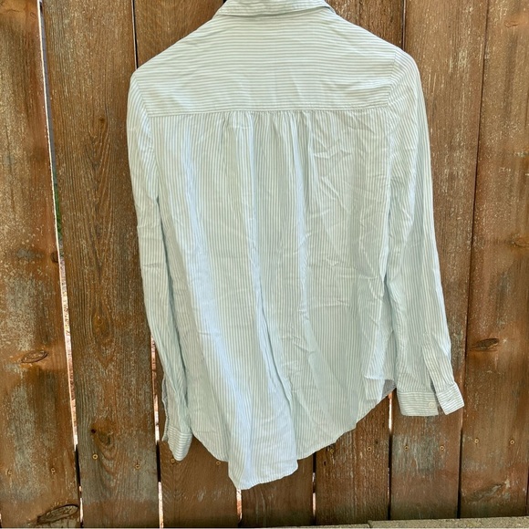 Beachlunchlounge Women’s Blue White Stripe Smocked Button Down Shirt Small - Picture 12 of 13